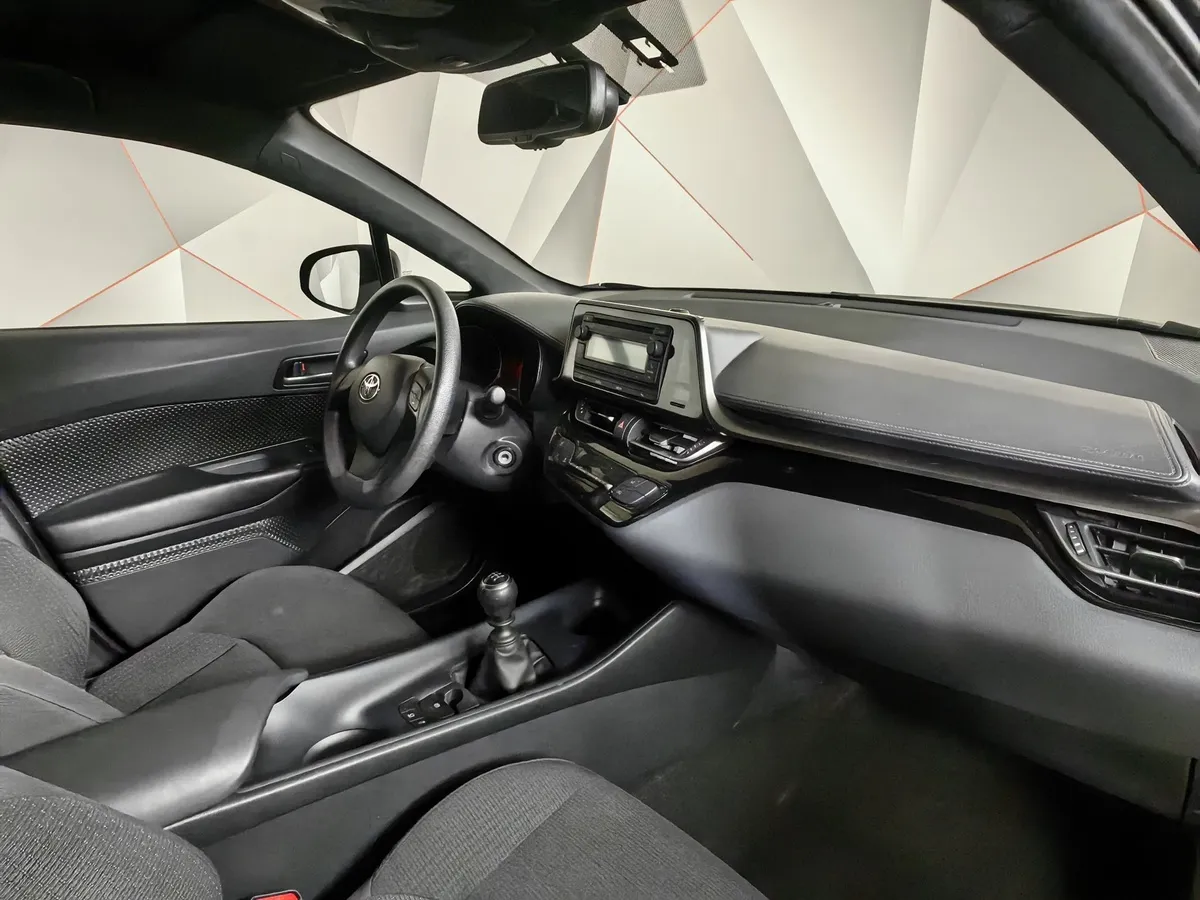 Toyota C-HR 1.2 MT (116 л.с.) Черный в АВИЛОН. Слайд №12