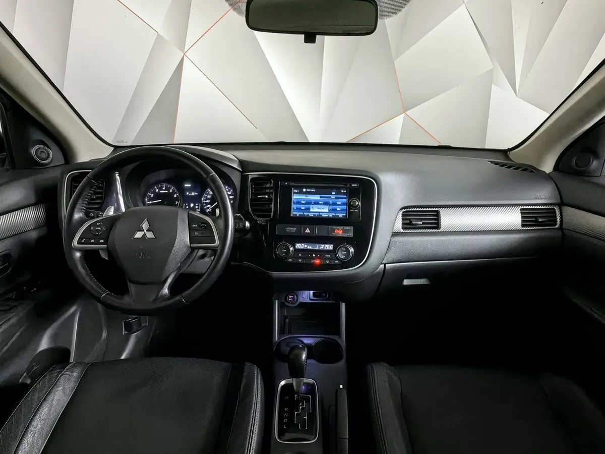Mitsubishi Outlander 3.0 AT 4WD (230 л.с.) Белый в АВИЛОН. Слайд №14