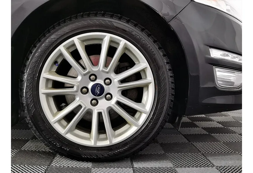 Ford Mondeo 2.3 AT (161 л.с.) Ambiente Черный в АВИЛОН. Слайд №9