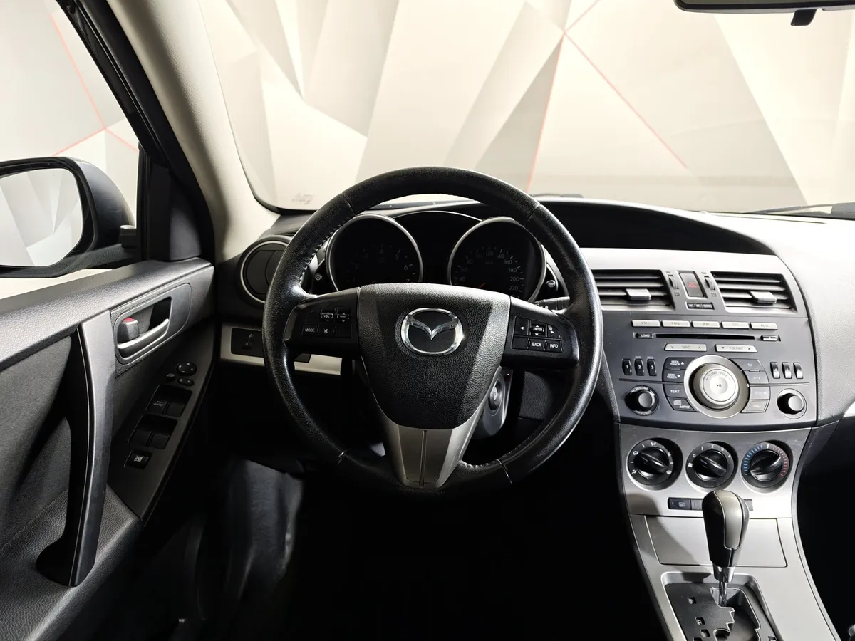 Mazda 3 1.6 AT (105 л.с.) Черный в АВИЛОН. Слайд №16