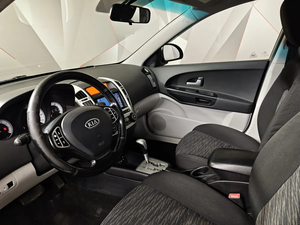 Kia Ceed 1.6 CRDi AT (115 л.с.) Бежевый в АВИЛОН. Слайд №18