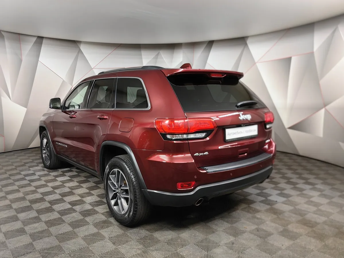 Jeep Grand Cherokee 3.0 AT AWD (238 л.с.) Laredo Красный в АВИЛОН. Слайд №4
