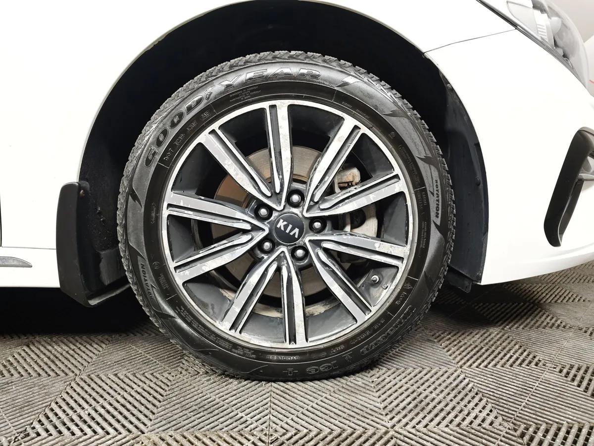 Kia Optima 2.0 AT (150 л.с.) Белый в АВИЛОН. Слайд №9