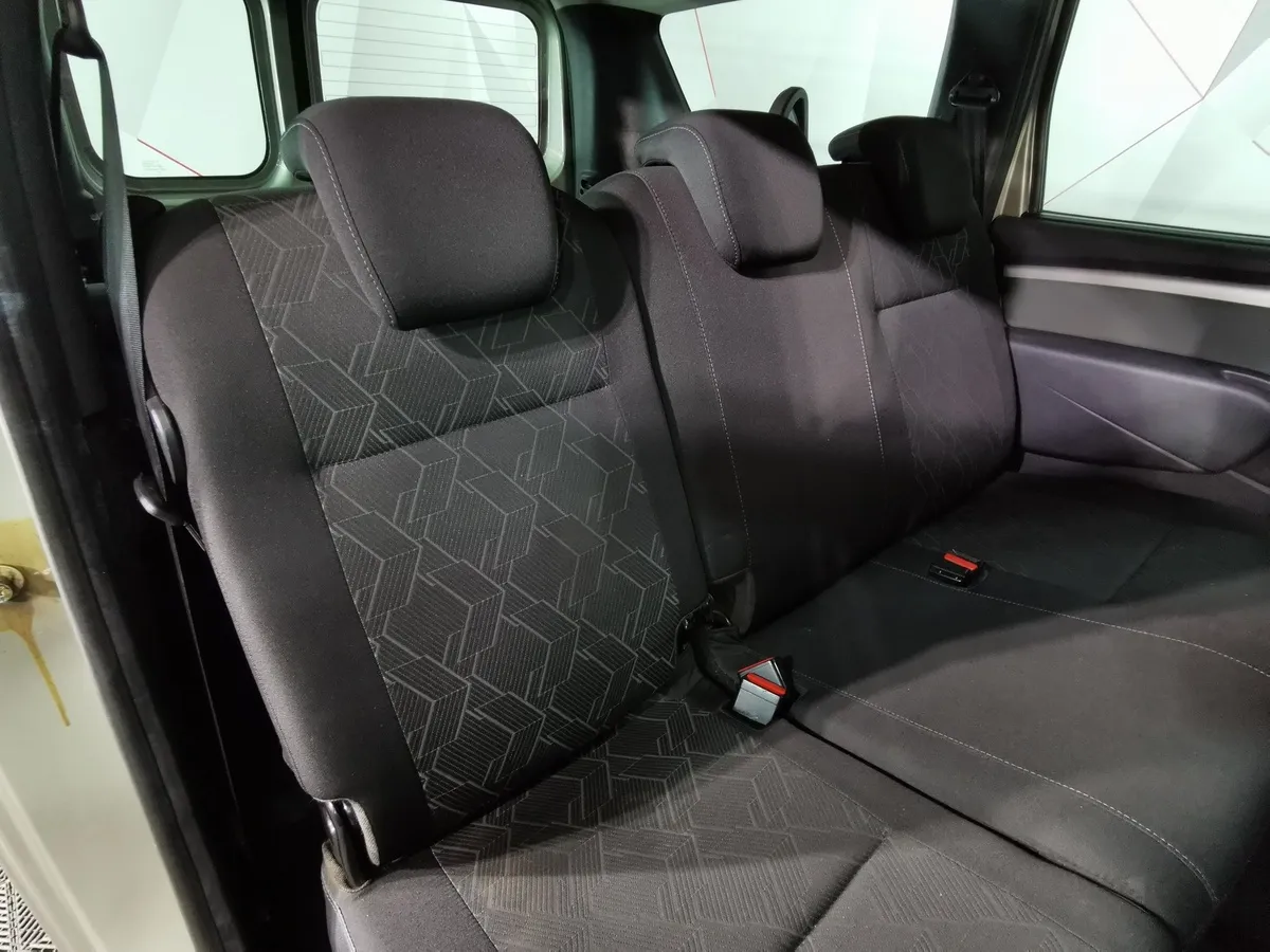 ВАЗ (Lada) Largus 1.6 MT 16 кл (5 мест) (106 л.с.) KS045-52-X00 Luxe Серый в АВИЛОН. Слайд №15
