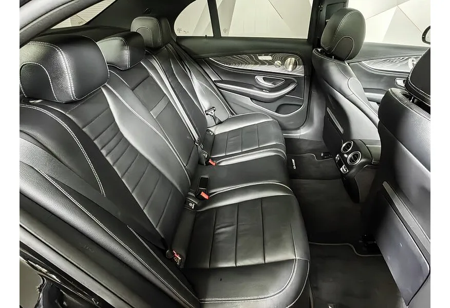 Mercedes-Benz E-Класс E 350 4MATIC 9G-TRONIC (299 л.с.) Черный в АВИЛОН. Слайд №16