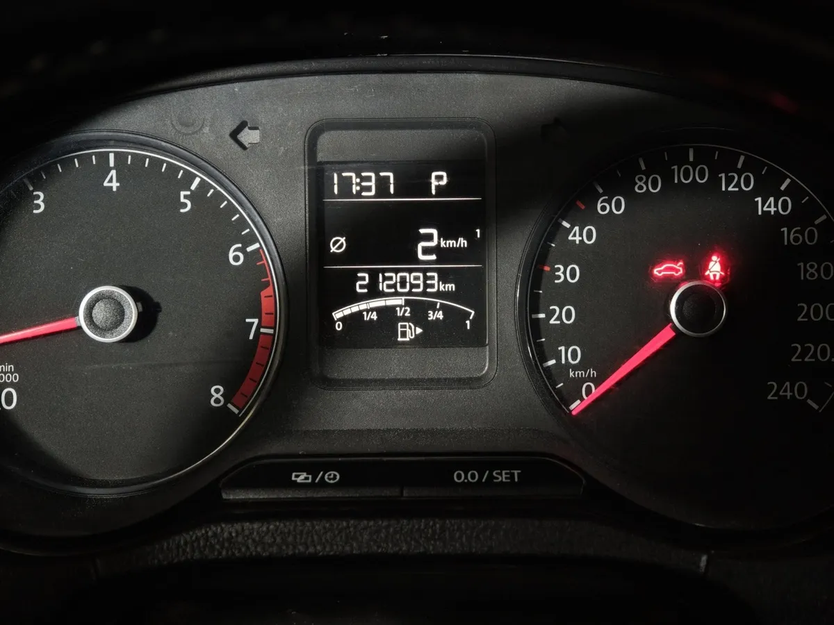 Volkswagen Polo 1.6 MPI AT (110 л.с.) Trendline Серый в АВИЛОН. Слайд №11