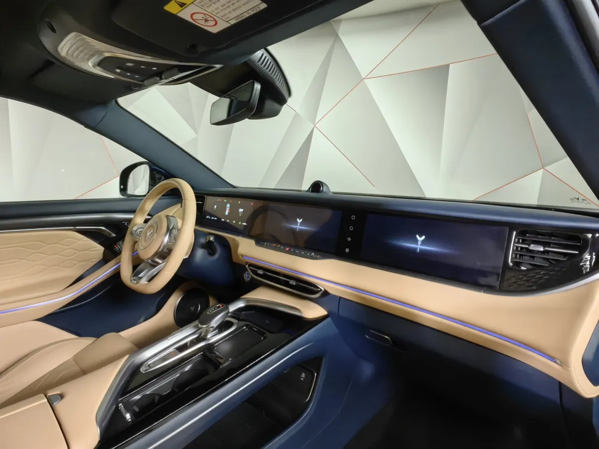 Voyah Free EVR Long Range 1.5 AT AWD (489 л.с.) Sport Синий в АВИЛОН. Слайд №12