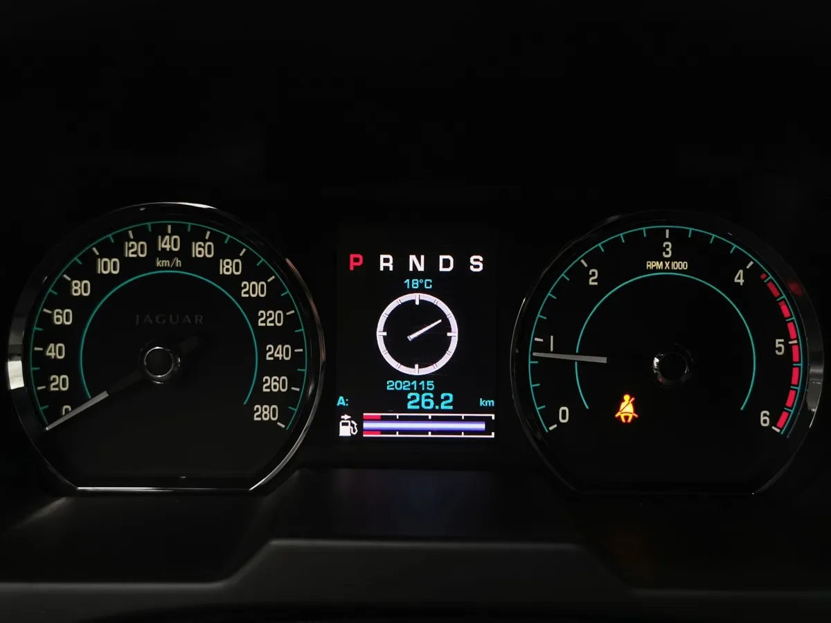 Jaguar XF 3.0 D AT (275 л.с.) Luxury Зеленый в АВИЛОН. Слайд №17