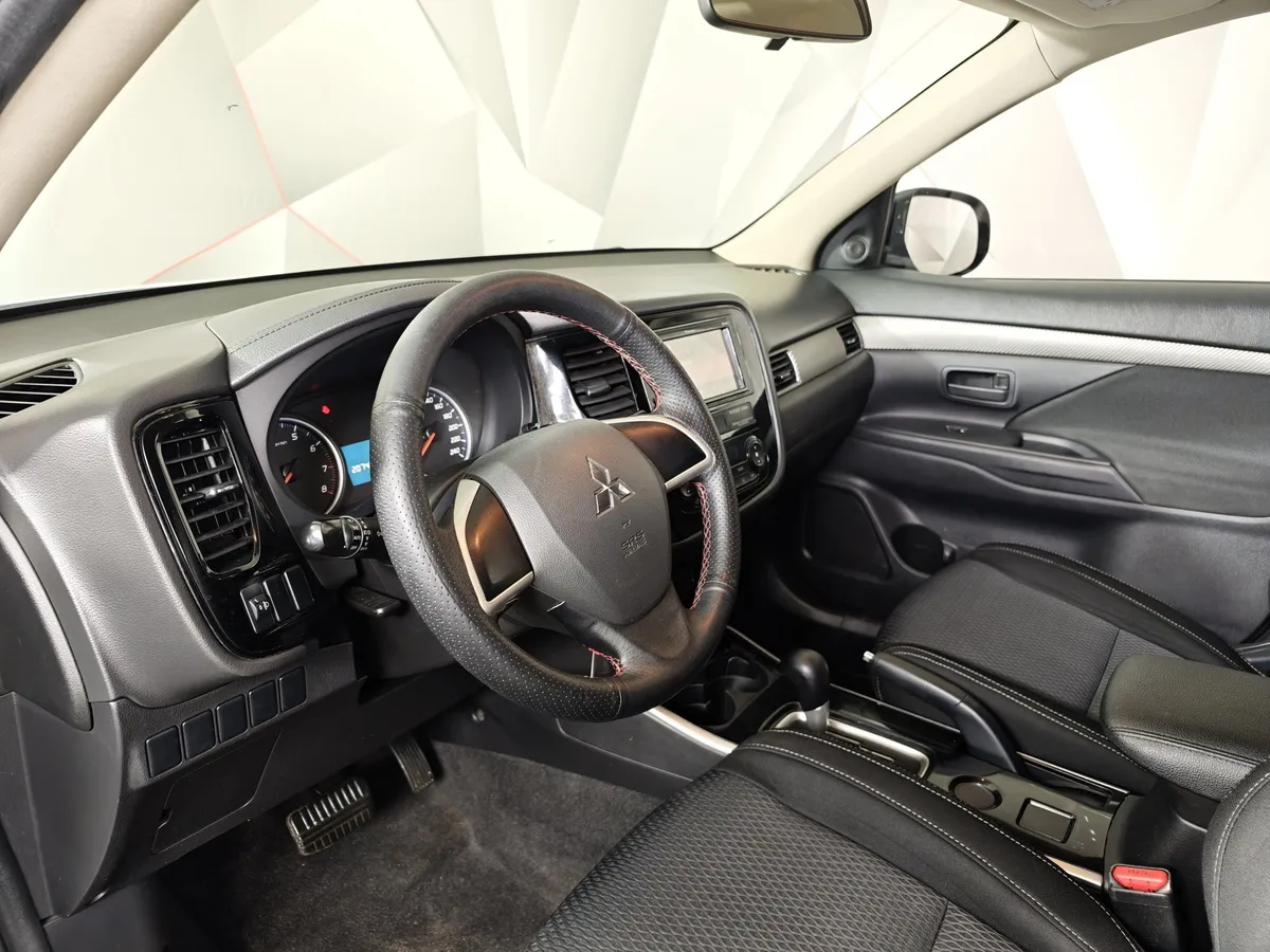 Mitsubishi Outlander 2.0 CVT (146 л.с.) Invite Белый в АВИЛОН. Слайд №19