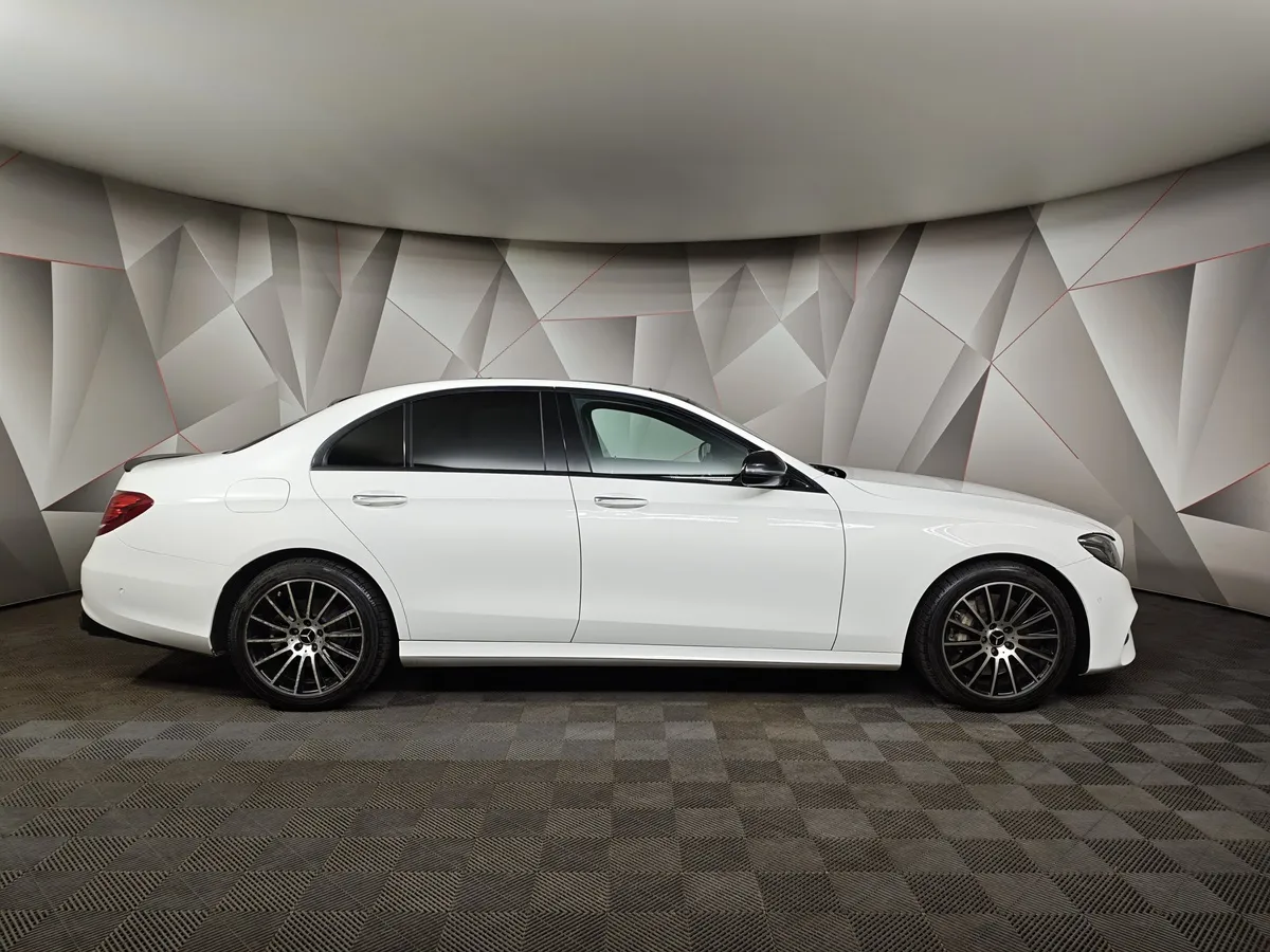 Mercedes-Benz E-Класс E 300 9G-TRONIC (245 л.с.) Sport Plus Белый в АВИЛОН. Слайд №6