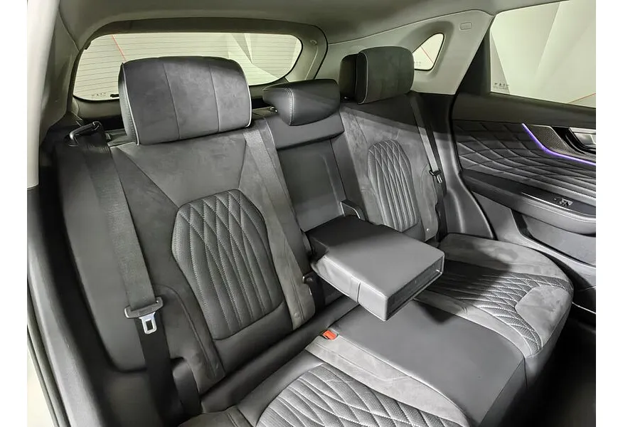 Hongqi HS5 2.0 AT 4WD (224 л.с.) Deluxe Желтый в АВИЛОН. Слайд №16