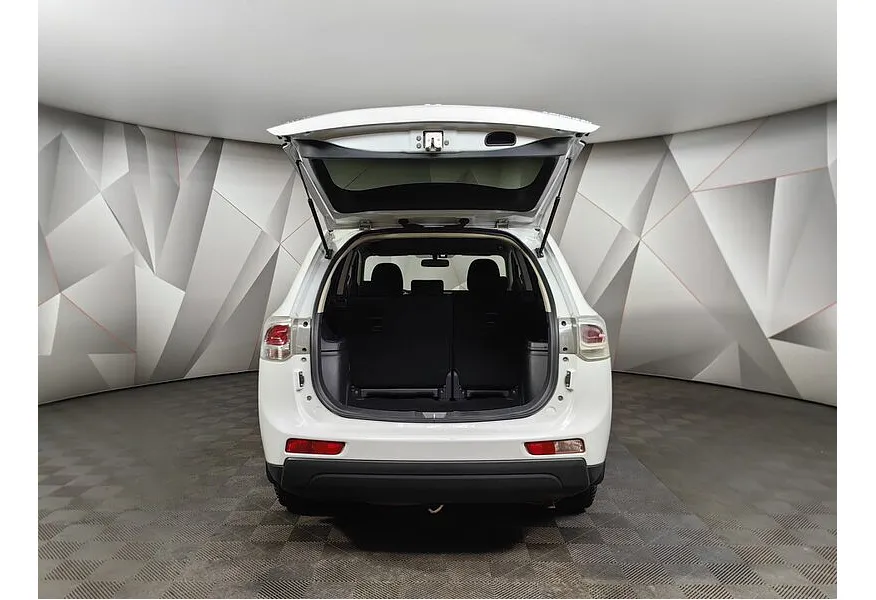 Mitsubishi Outlander 2.0 CVT (146 л.с.) Invite Белый в АВИЛОН. Слайд №11