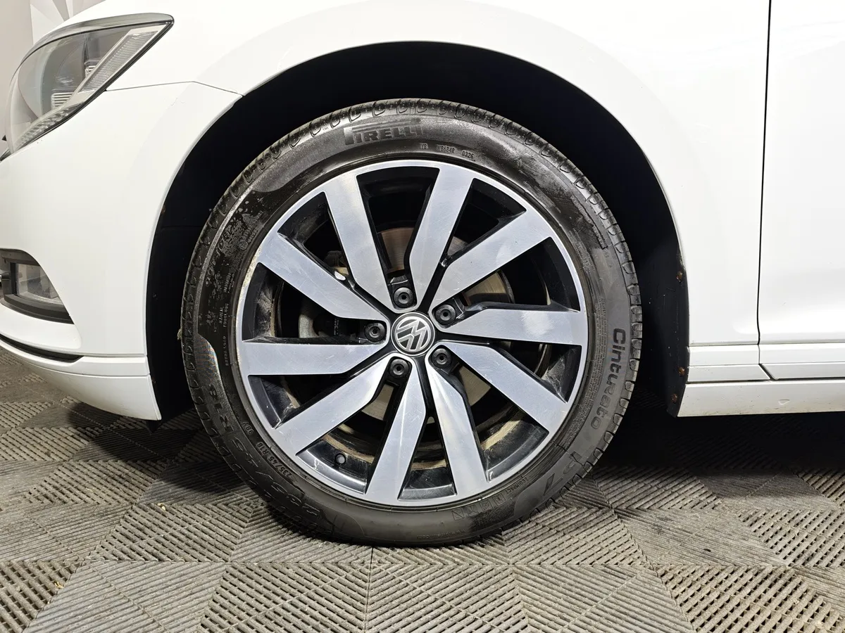 Volkswagen Passat 1.8 TSI BlueMotion DSG (180 л.с.) Highline Белый в АВИЛОН. Слайд №9