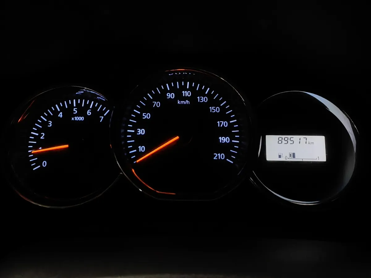 Renault Sandero 1.6 MT (82 л.с.) Confort Белый в АВИЛОН. Слайд №17
