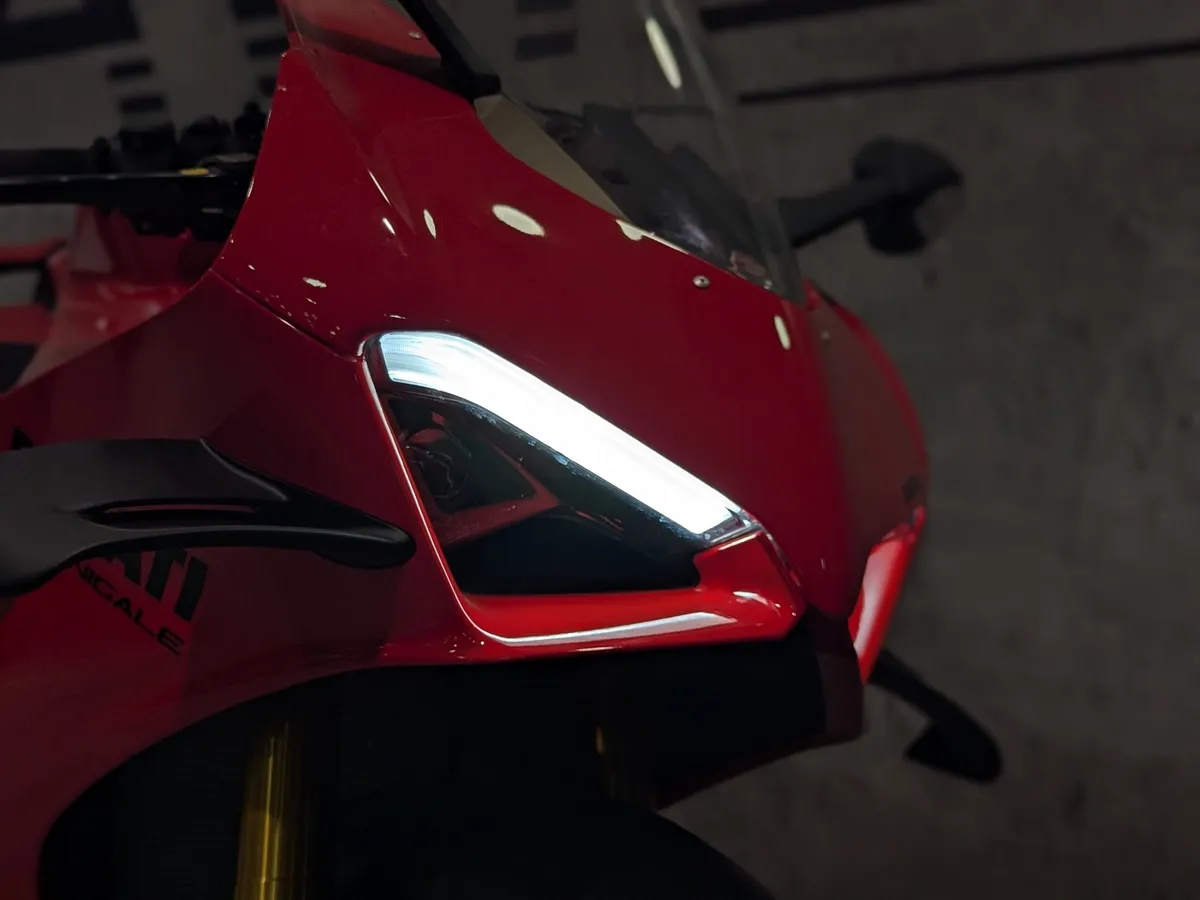 Ducati Panigale V4 1100 см³ (214 л.с.) 1103 Красный в АВИЛОН. Слайд №11