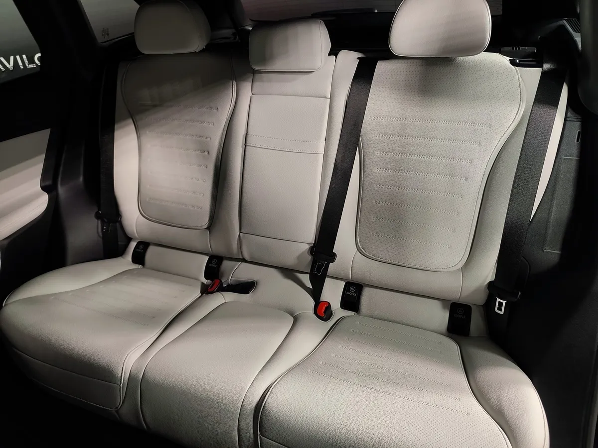 Mercedes-Benz GLC 300 4MATIC 9G-TRONIC (258 л.с.) Черный в АВИЛОН. Слайд №12