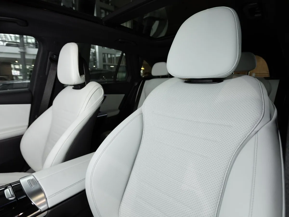 Mercedes-Benz GLC 300 4MATIC 9G-TRONIC (258 л.с.) Белый в АВИЛОН. Слайд №9