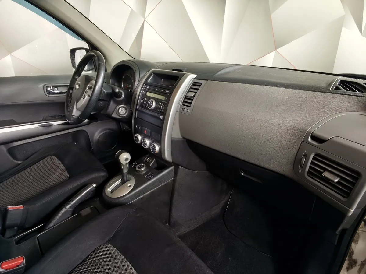Nissan X-Trail 2.0 CVT AWD (141 л.с.) Серебристый в АВИЛОН. Слайд №11
