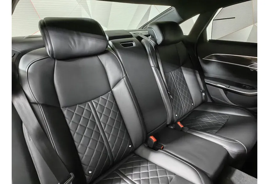 Audi S8 4.0 TFSI Quattro Tiptronic (571 л.с.) Черный в АВИЛОН. Слайд №17