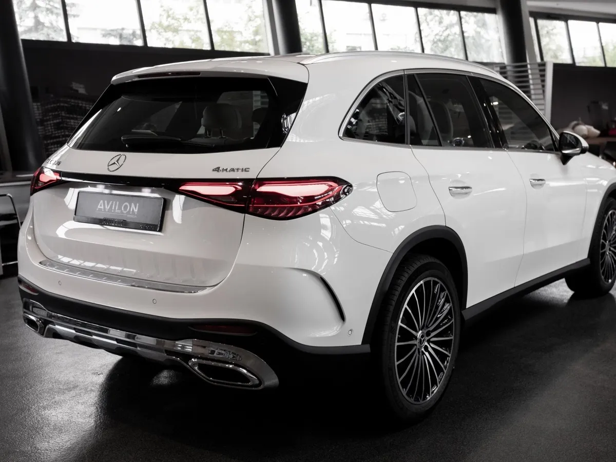 Mercedes-Benz GLC 300 4MATIC 9G-TRONIC (258 л.с.) Белый в АВИЛОН. Слайд №6