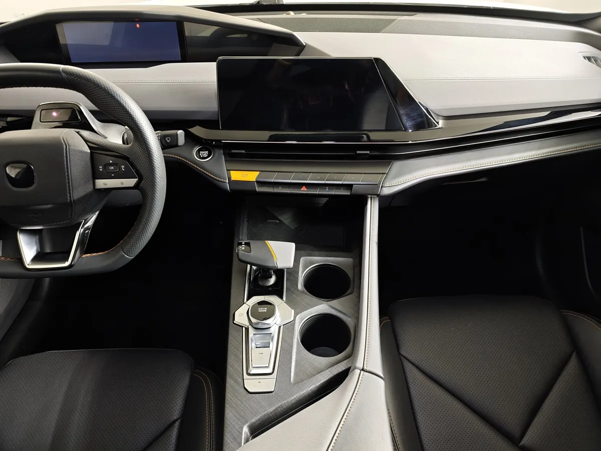 Changan UNI-V 1.5 AMT (181 л.с.) Tech Белый в АВИЛОН. Слайд №15
