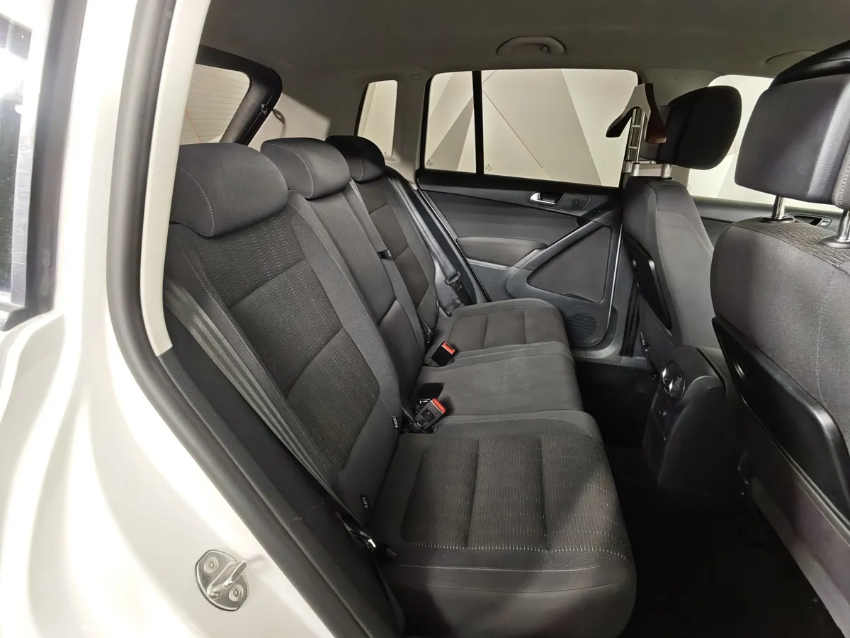 Volkswagen Tiguan 2.0 TSI 4Motion AT (170 л.с.) Track & Field Белый в АВИЛОН. Слайд №15