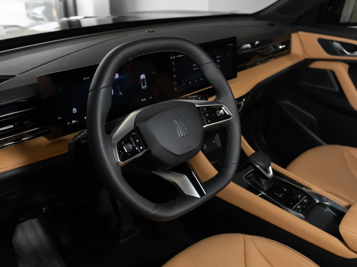 Москвич М70 1.5 DCT FWD (150 л.с.) Драйв Черный в АВИЛОН. Слайд №8