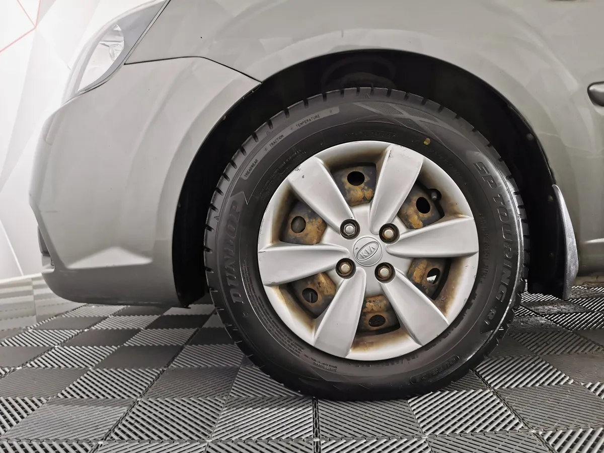 Kia Rio 1.4 AT (97 л.с.) Classic Серебристый в АВИЛОН. Слайд №9