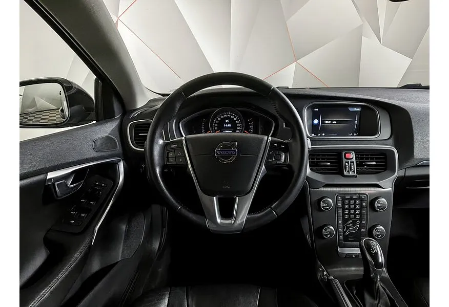 Volvo V40 1.5 T3 Drive-E Geartronic (152 л.с.) Kinetic Черный в АВИЛОН. Слайд №19