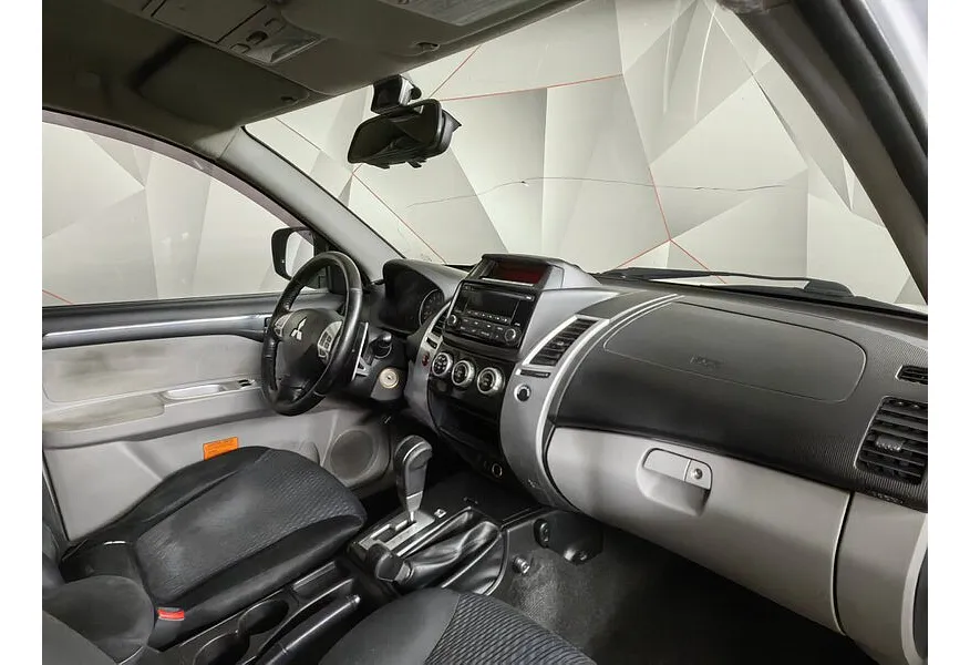 Mitsubishi Pajero Sport 2.5 DI-D AT AWD (178 л.с.) Белый в АВИЛОН. Слайд №11