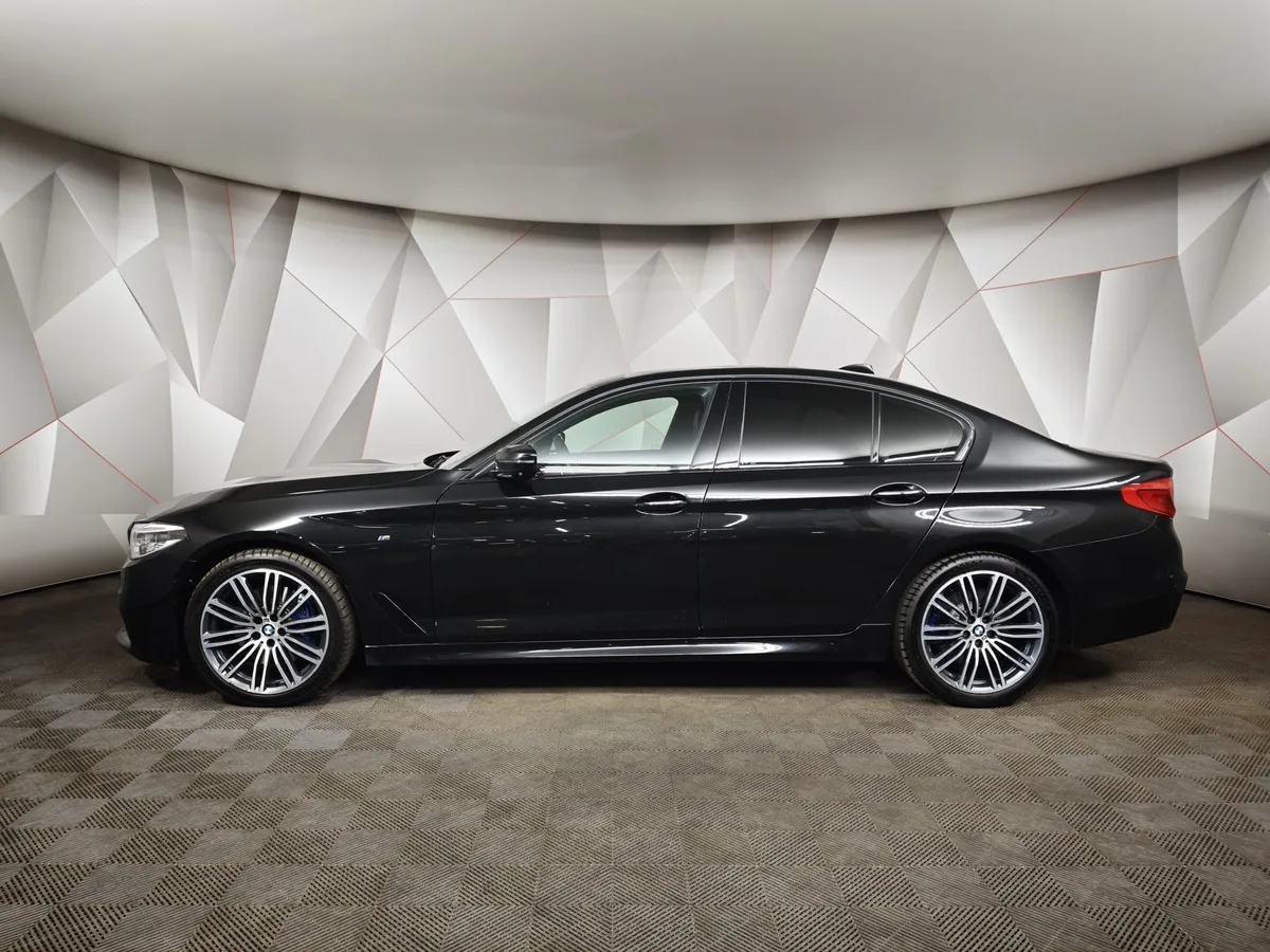 BMW 5 серия 530d xDrive Steptronic (249 л.с.) M Sport Plus Черный в АВИЛОН. Слайд №5