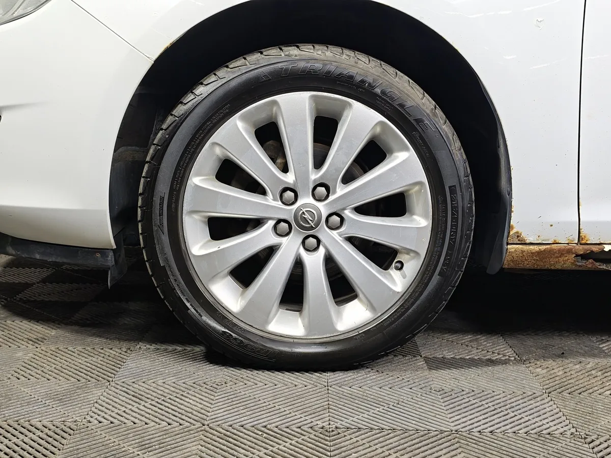 Opel Astra 1.6 AT (115 л.с.) Cosmo Белый в АВИЛОН. Слайд №9