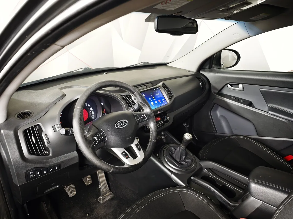 Kia Sportage 2.0 MT 4WD (150 л.с.) Серебристый в АВИЛОН. Слайд №16