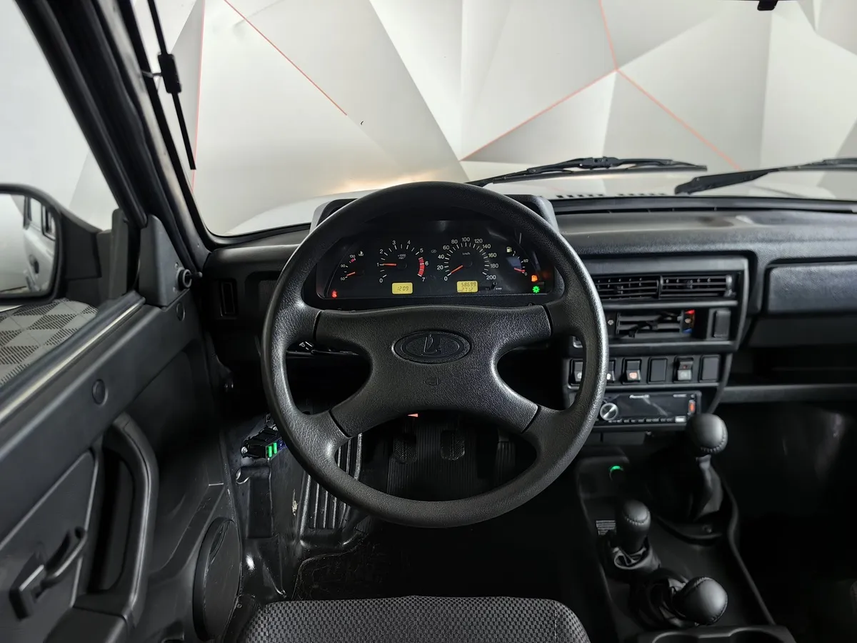 ВАЗ (Lada) 4x4 1.7 MT 8 кл. (83 л.с.) Серый в АВИЛОН. Слайд №19