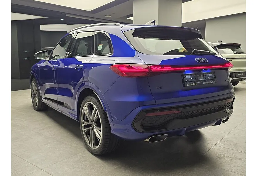 Audi Q5 2.0 TFSI S tronic quattro (272 л.с.) Синий в АВИЛОН. Слайд №5 Audi Q5 2.0 TFSI S tronic quattro (272 л.с.) Синий в АВИЛОН. Слайд №5