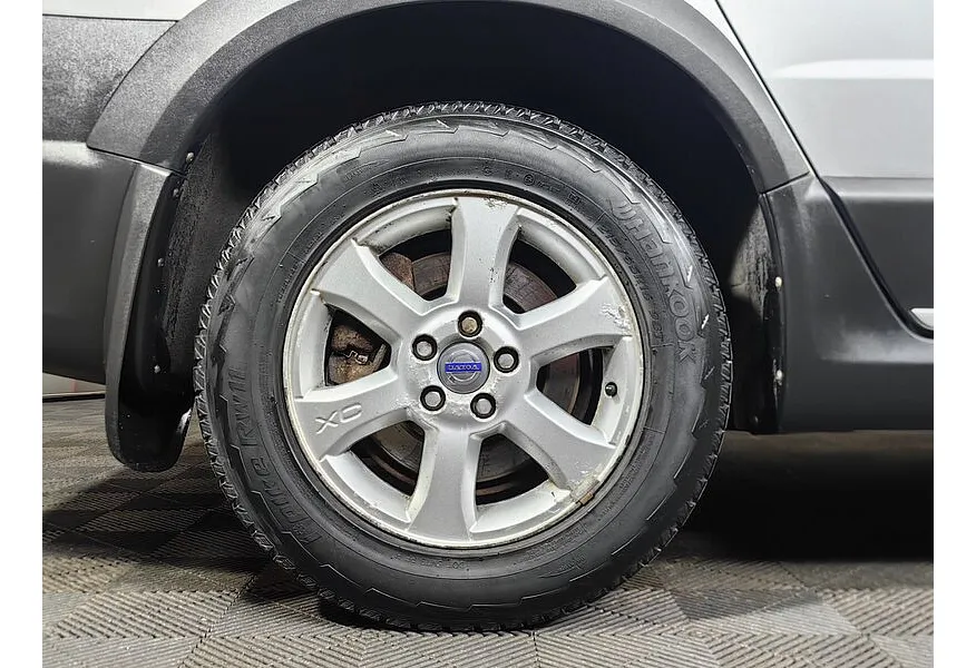 Volvo XC70 2.4 D5 Geartronic AWD (185 л.с.) Серый в АВИЛОН. Слайд №9