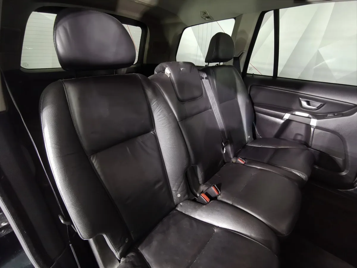 Volvo XC90 2.5 T5 Geartronic AWD (5 мест) (210 л.с.) Черный в АВИЛОН. Слайд №15