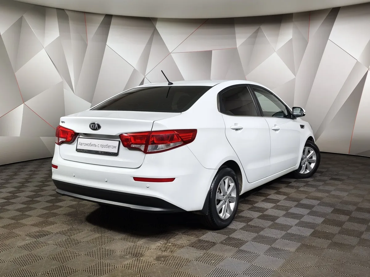 Kia Rio 1.6 MT (123 л.с.) Luxe Белый в АВИЛОН. Слайд №2