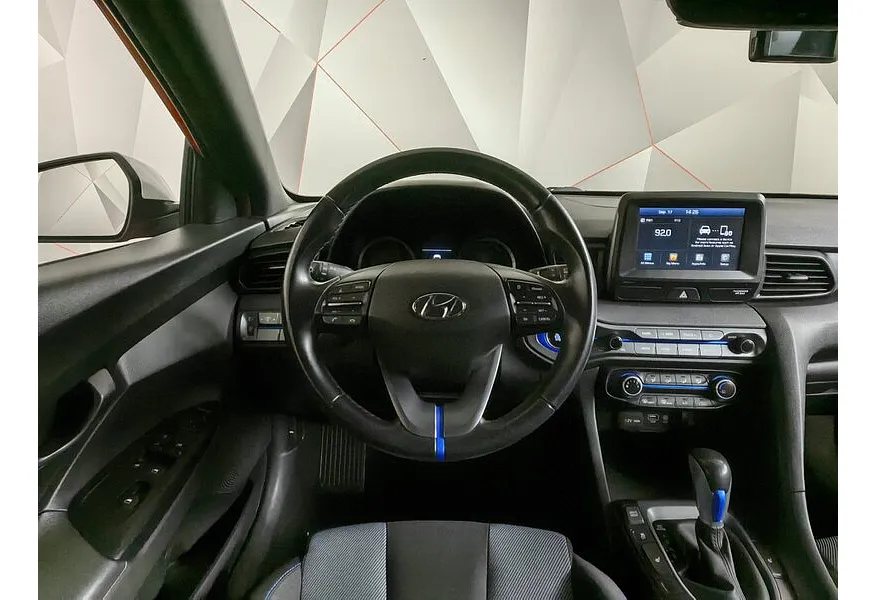 Hyundai Veloster 1.4 АMT FWD (140 л.с.) в АВИЛОН. Слайд №9