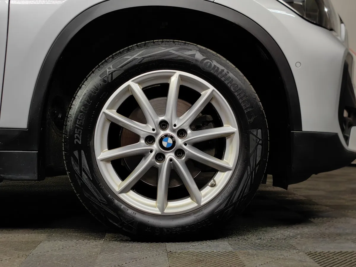 BMW X1 18i sDrive (140 л.с.) SE Серый в АВИЛОН. Слайд №7