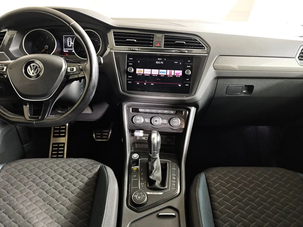 Volkswagen Tiguan 2.0 TSI 4Motion AT (180 л.с.) Respect Серебристый в АВИЛОН. Слайд №15