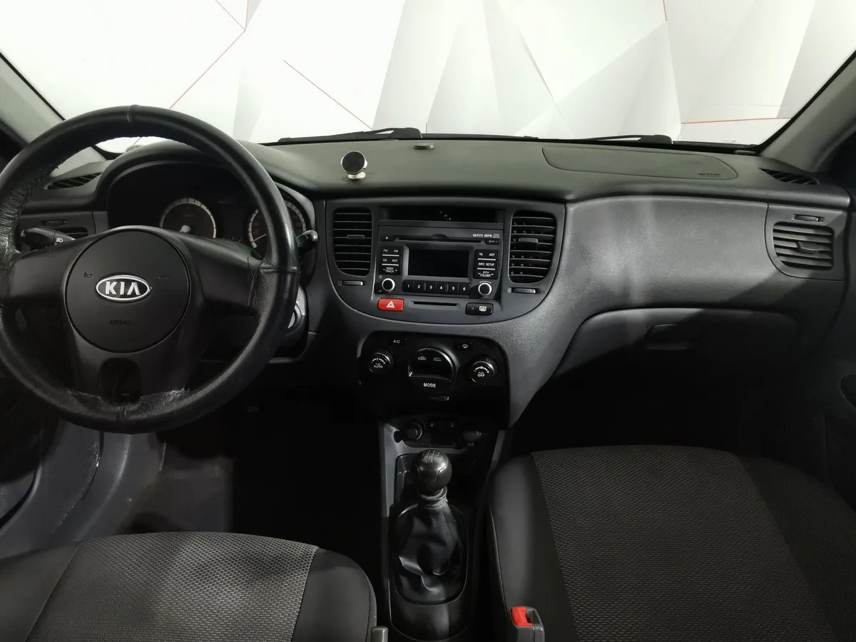 Kia Rio 1.4 MT (97 л.с.) Оранжевый в АВИЛОН. Слайд №13