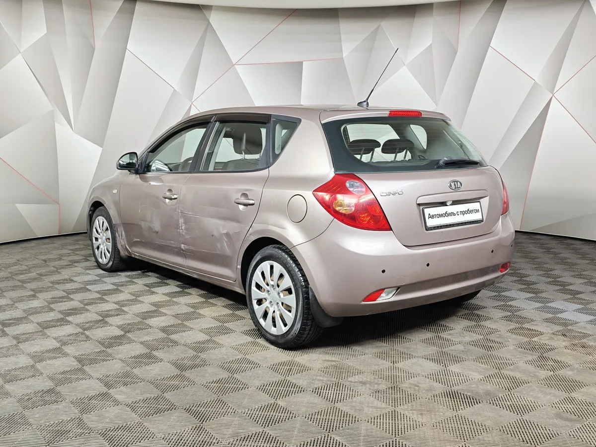 Kia Ceed 1.6 CRDi AT (115 л.с.) Бежевый в АВИЛОН. Слайд №4