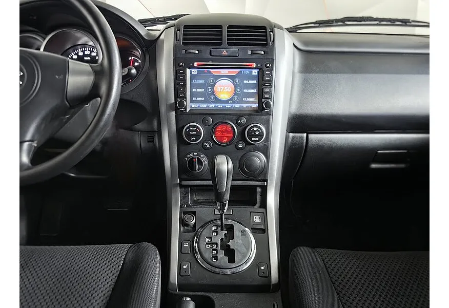 Suzuki Grand Vitara 2.0 AT (140 л.с.) Серый в АВИЛОН. Слайд №12