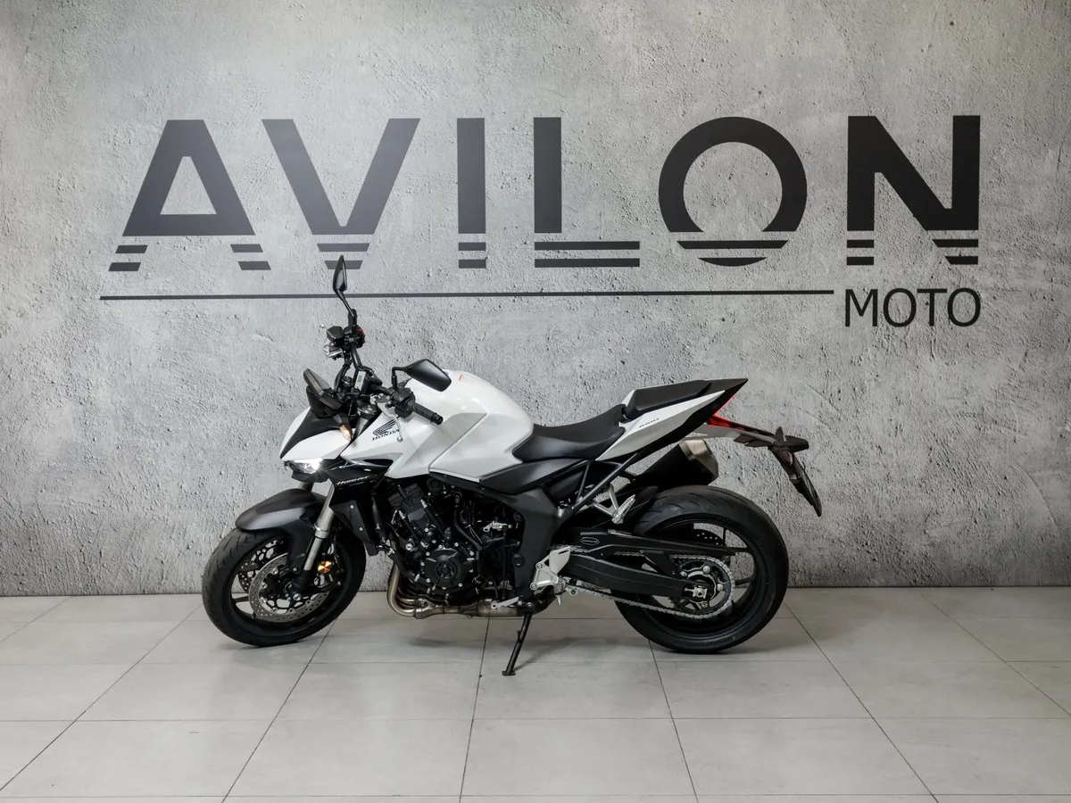 Honda CB1000 Hornet 998 см³ (158 л.с.) (158) 998 Белый в АВИЛОН. Слайд №3