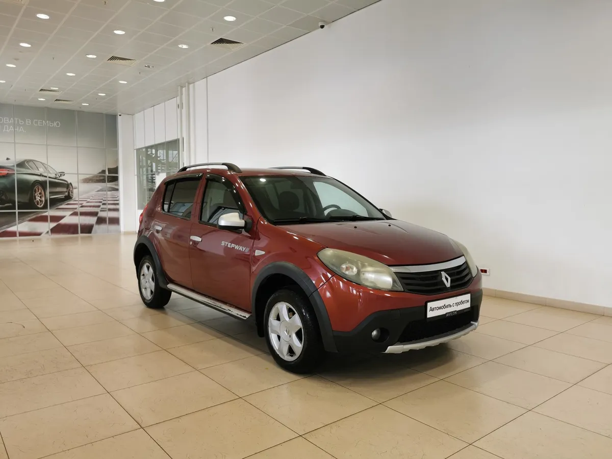 Renault Sandero 1.6 AT (103 л.с.) Stepway Красный в АВИЛОН. Слайд №3
