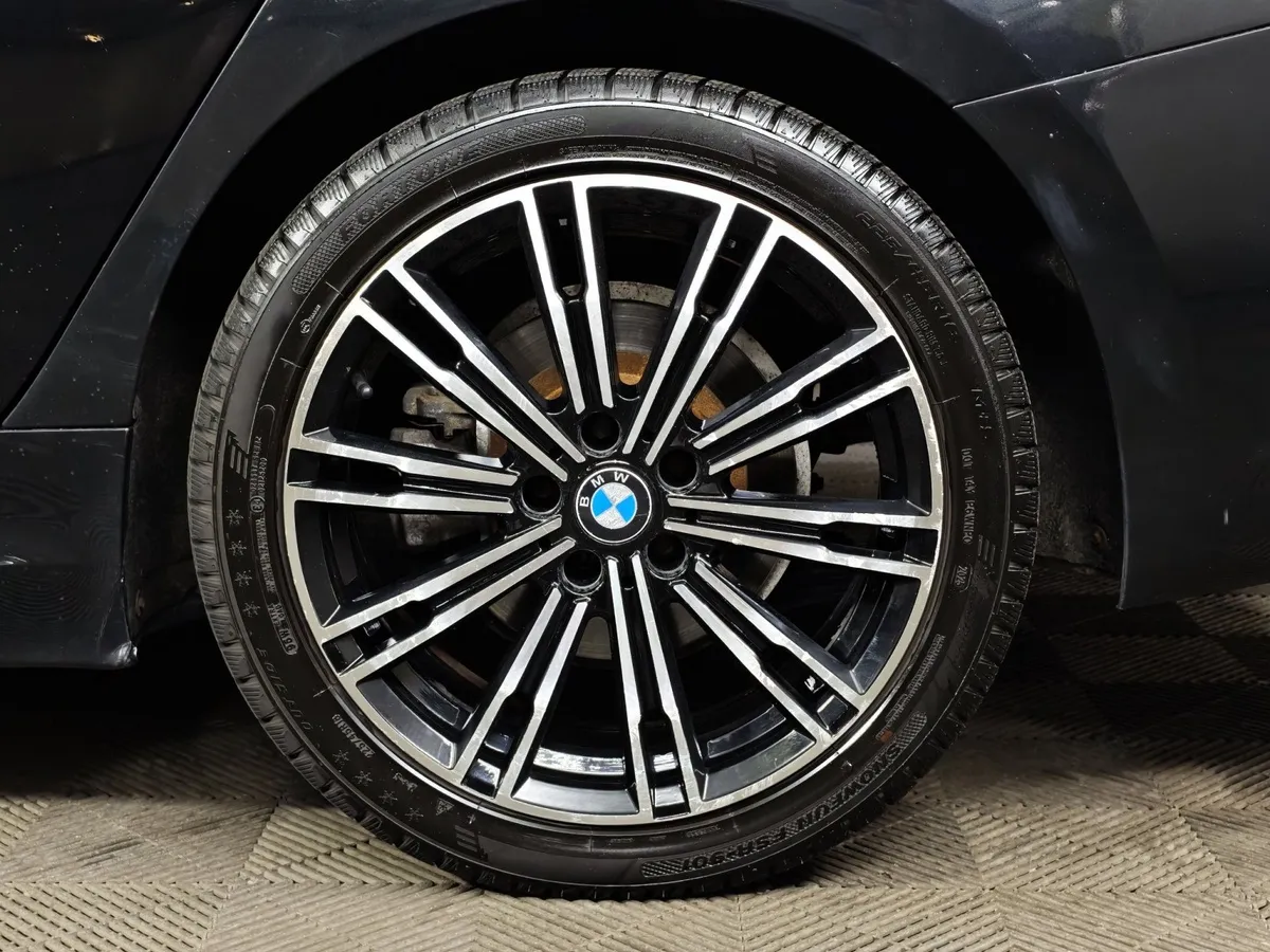 BMW 3 серия 320i xDrive (184 л.с.) Черный в АВИЛОН. Слайд №7