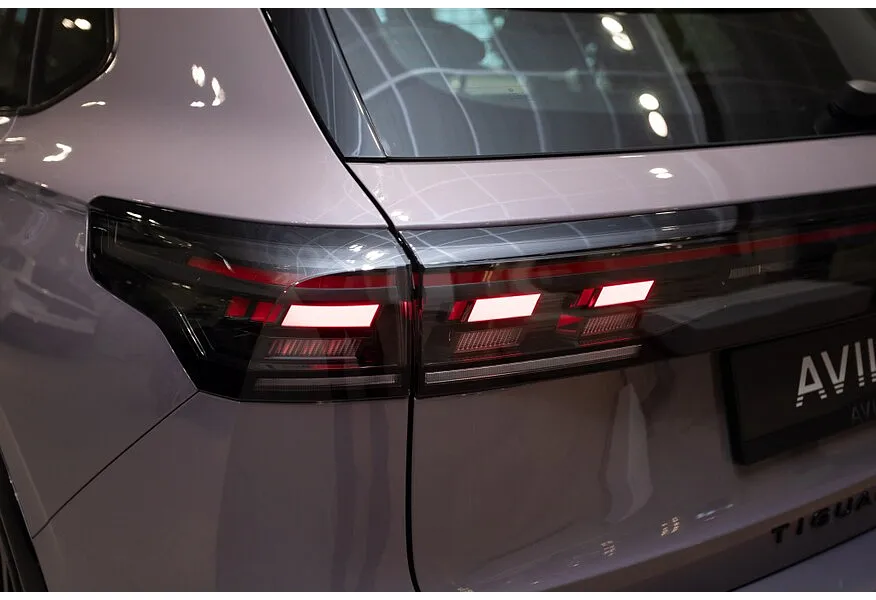 Volkswagen Tiguan 380 TSI 2.0 DSG 4WD (220 л.с.) R-Line Серый в АВИЛОН. Слайд №16