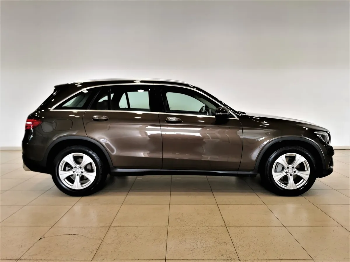 Mercedes-Benz GLC 250 9G-TRONIC 4MATIC (211 л.с.) Особая серия Коричневый в АВИЛОН. Слайд №6
