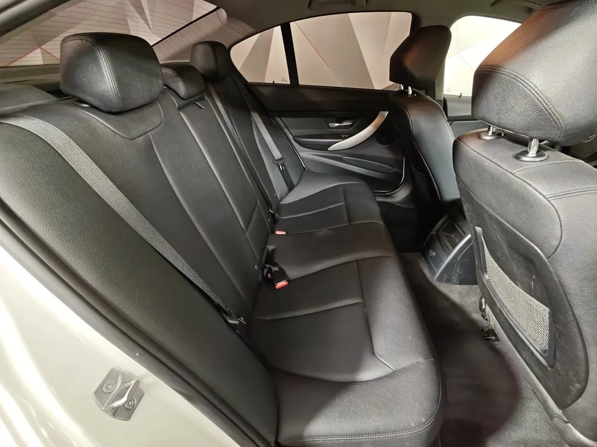 BMW 3 серия 320i AT (184 л.с.) Белый в АВИЛОН. Слайд №14